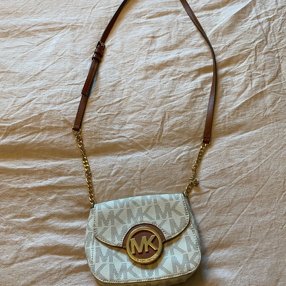 Michael Kors Handbags - Michael Kors crossbody